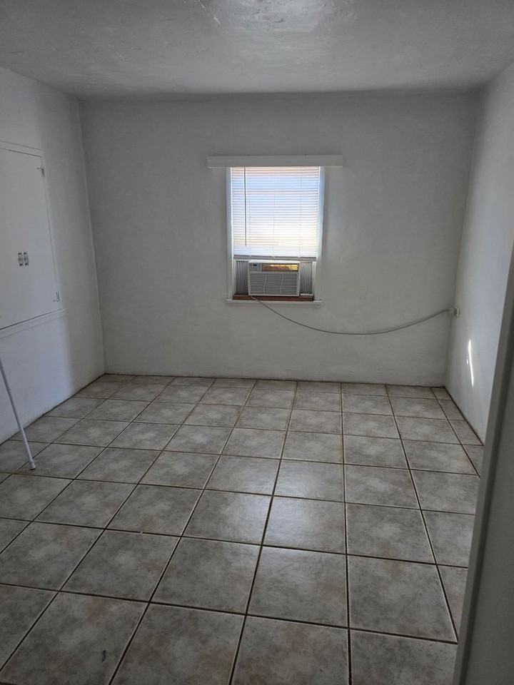 3556 E Fairmount St - Photo 6 of 9