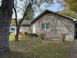 featured image of 3817 Woodlake Dr