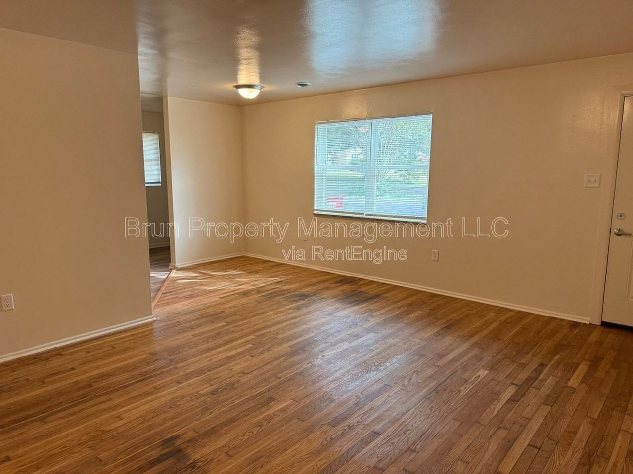 3817 Woodlake Dr - Photo 4 of 21