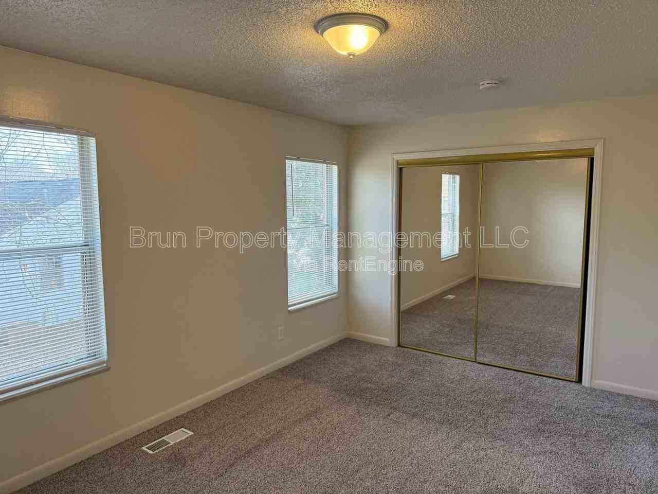 1105 W Parkway Ave #20 - Photo 3 of 20
