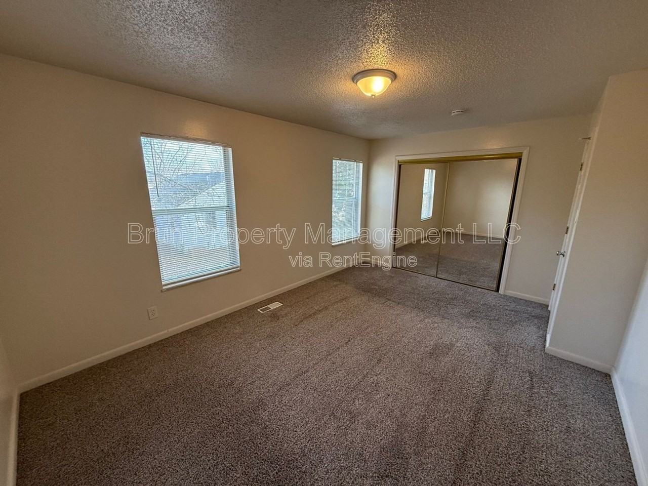 1105 W Parkway Ave #20 - Photo 4 of 20