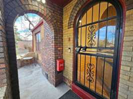 featured image of 1401 Roslyn St