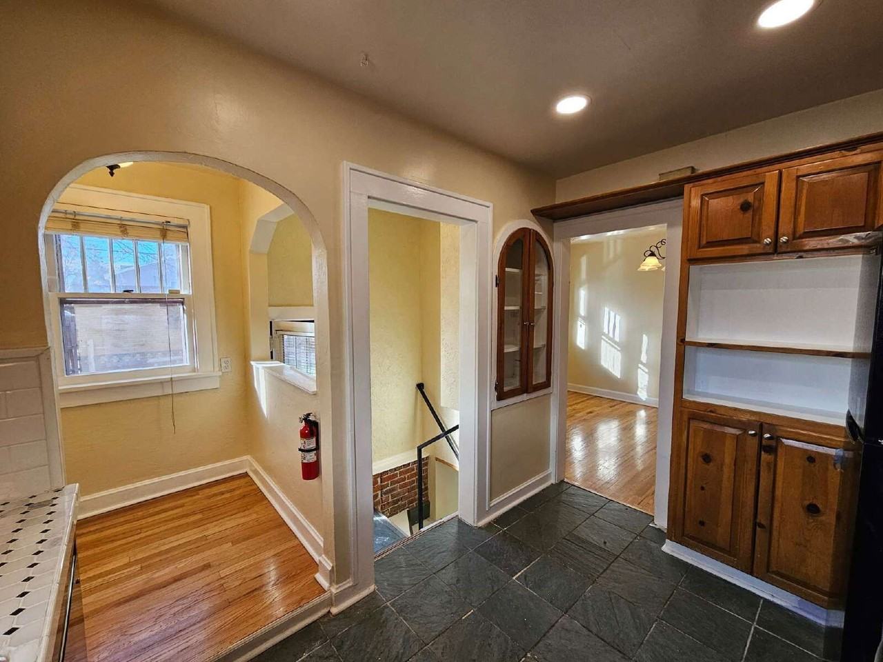 1401 Roslyn St - Photo 4 of 22