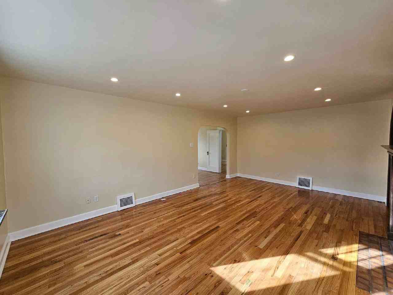 1401 Roslyn St - Photo 7 of 22