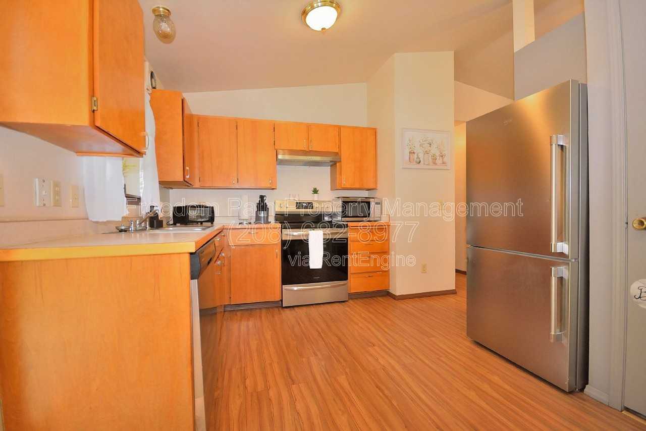 11960 N Government Way - Photo 4 of 17