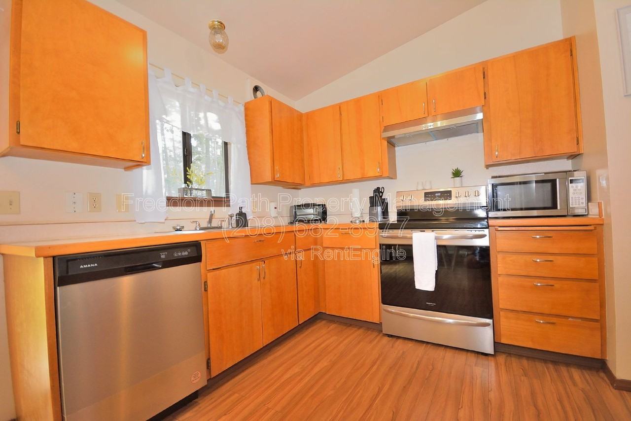 11960 N Government Way - Photo 5 of 17