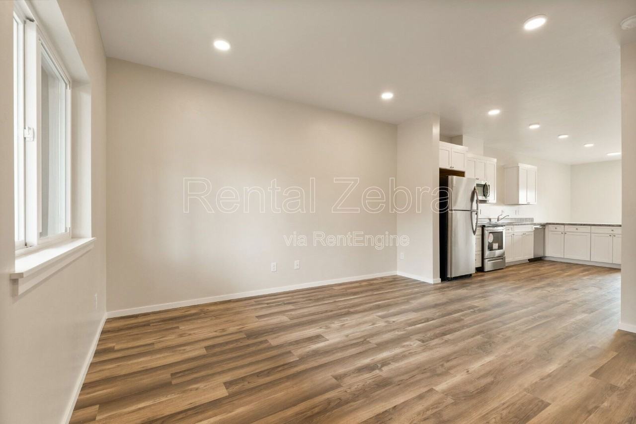 1682 Sw Salmon Ave - Photo 3 of 29