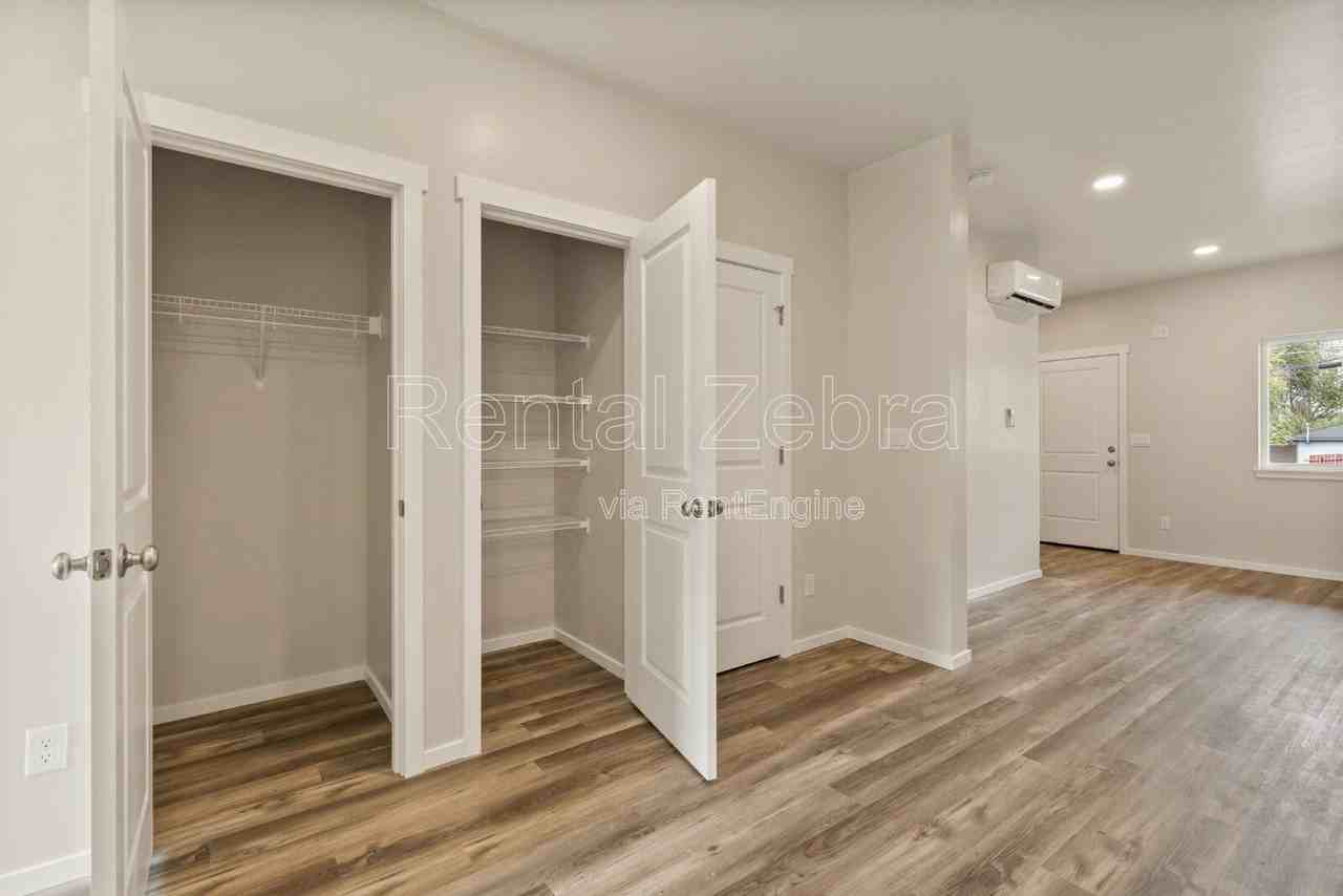 1682 Sw Salmon Ave - Photo 7 of 29