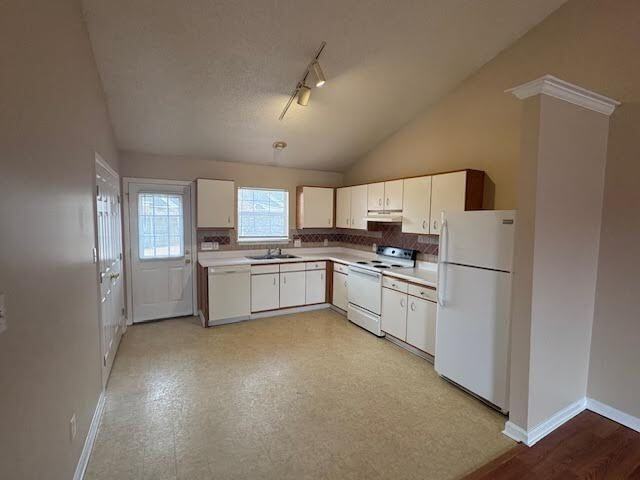 3208 Parkway Ct - Photo 4 of 15