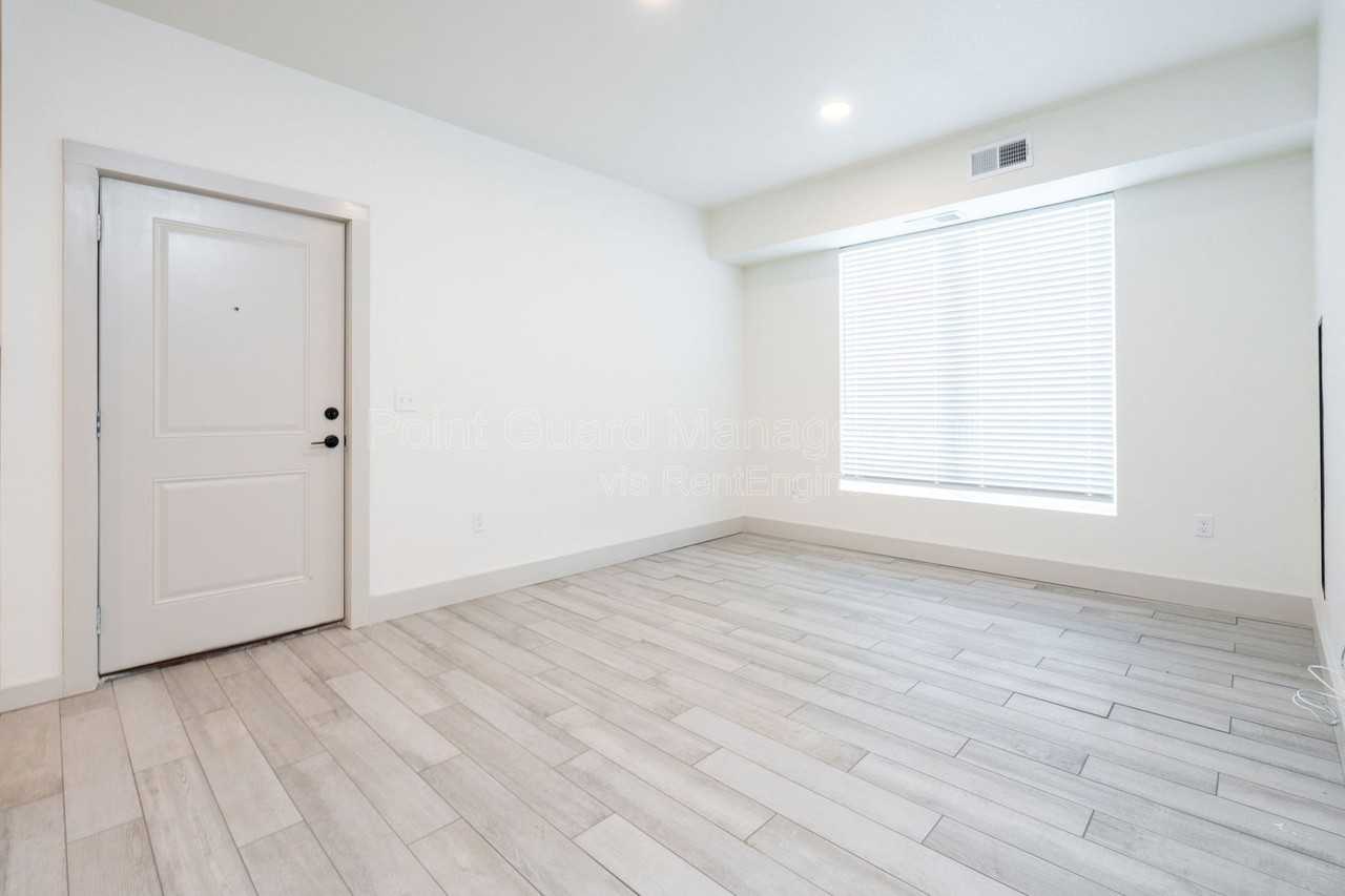 1230 N Greenwich Rd #2105 - Photo 4 of 28