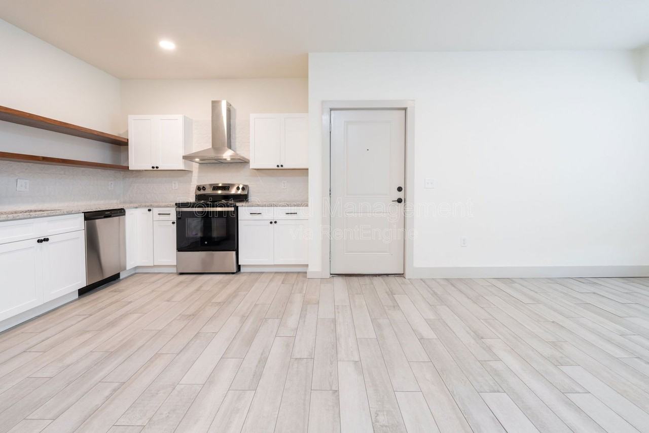 1230 N Greenwich Rd #2105 - Photo 5 of 28