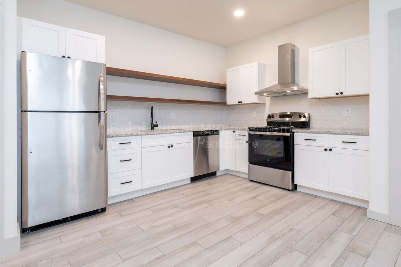 1230 N Greenwich Rd #2105 - Photo 6 of 28