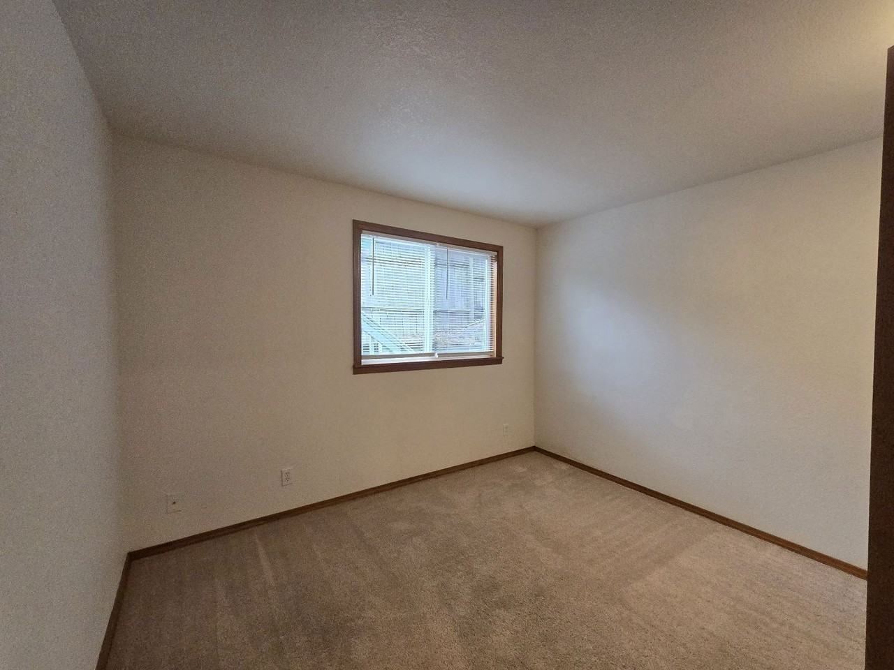 1214 Se Overlook Ave - Photo 5 of 15