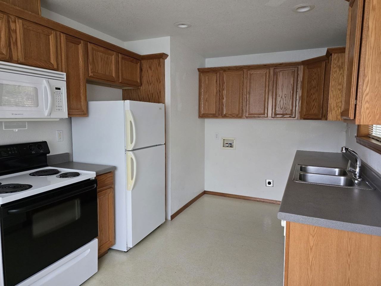 1214 Se Overlook Ave - Photo 7 of 15