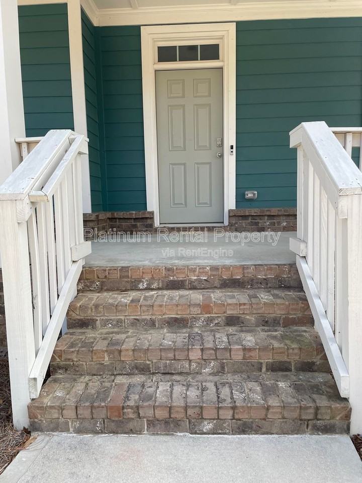 1616 Chancery Ln - Photo 4 of 50