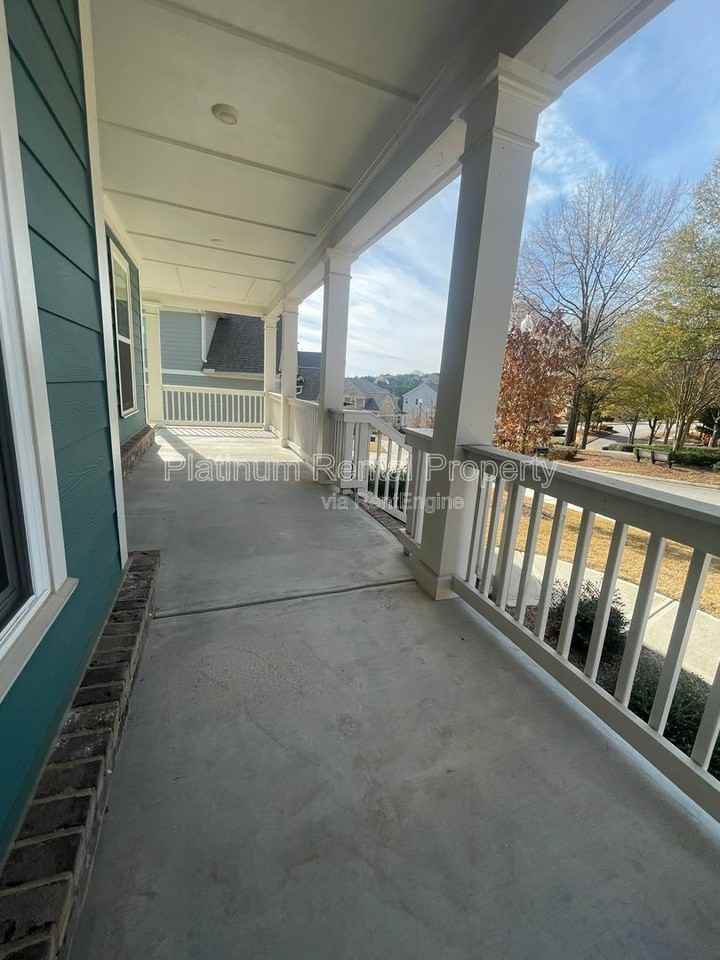 1616 Chancery Ln - Photo 7 of 50