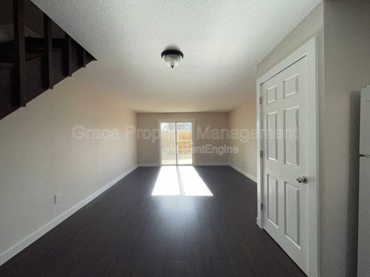 1125 Sir Galahad Dr #C - Photo 5 of 12