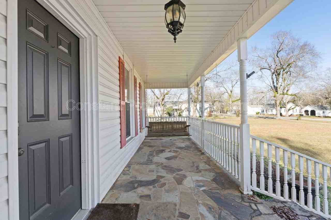 138 Main St - Photo 4 of 34