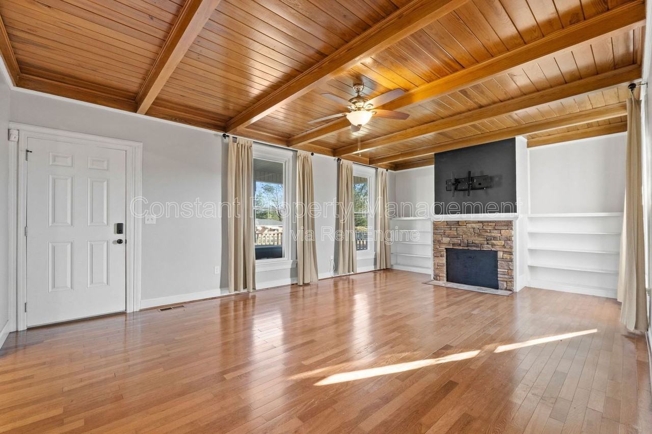 138 Main St - Photo 5 of 34