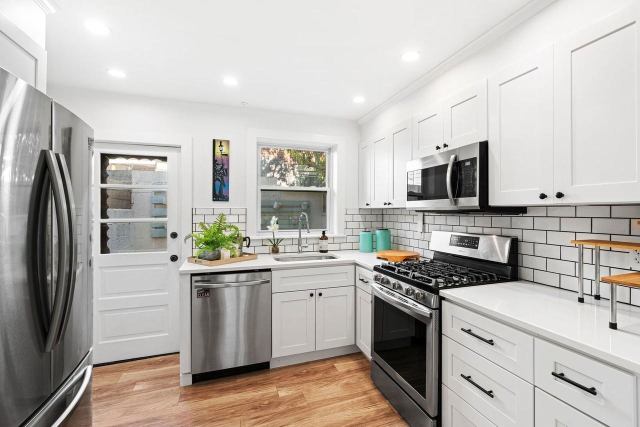 629 Sears St - Photo 4 of 25