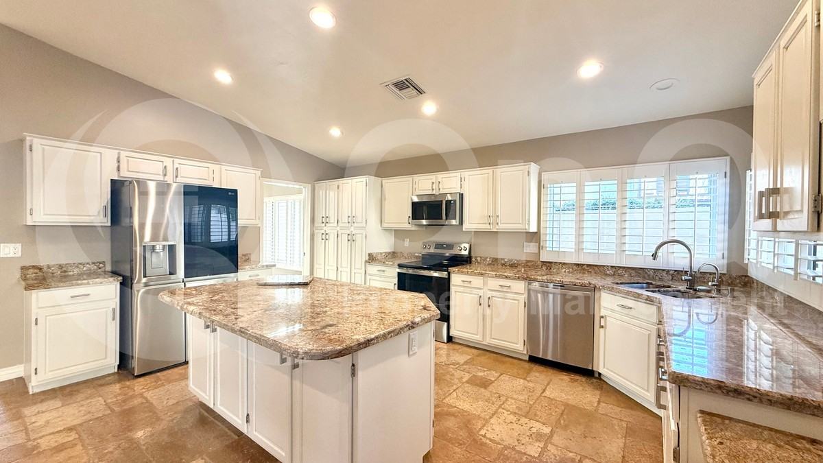 2744 E Bighorn Ave - Photo 4 of 36