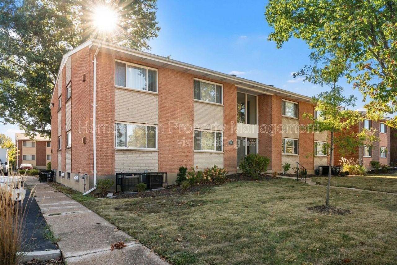 16 Bruce Dr #6 - Photo 2 of 21