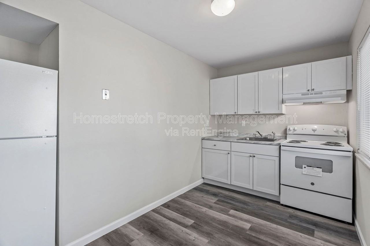 16 Bruce Dr #6 - Photo 6 of 21