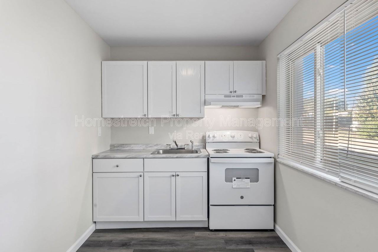 16 Bruce Dr #6 - Photo 7 of 21