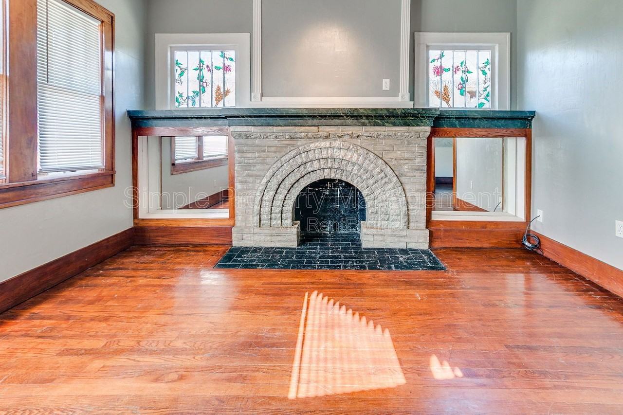 1709 Nw 32nd St - Photo 3 of 21