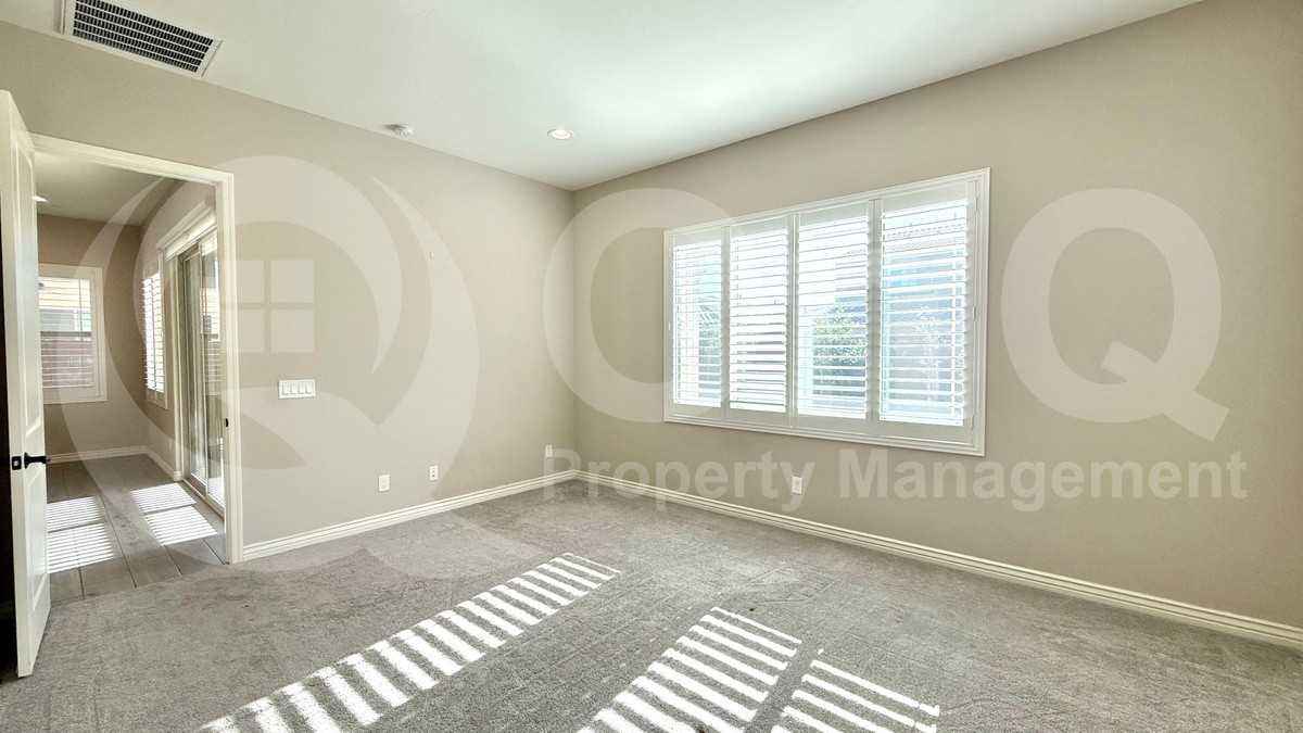 3507 E Robin Ln - Photo 4 of 12