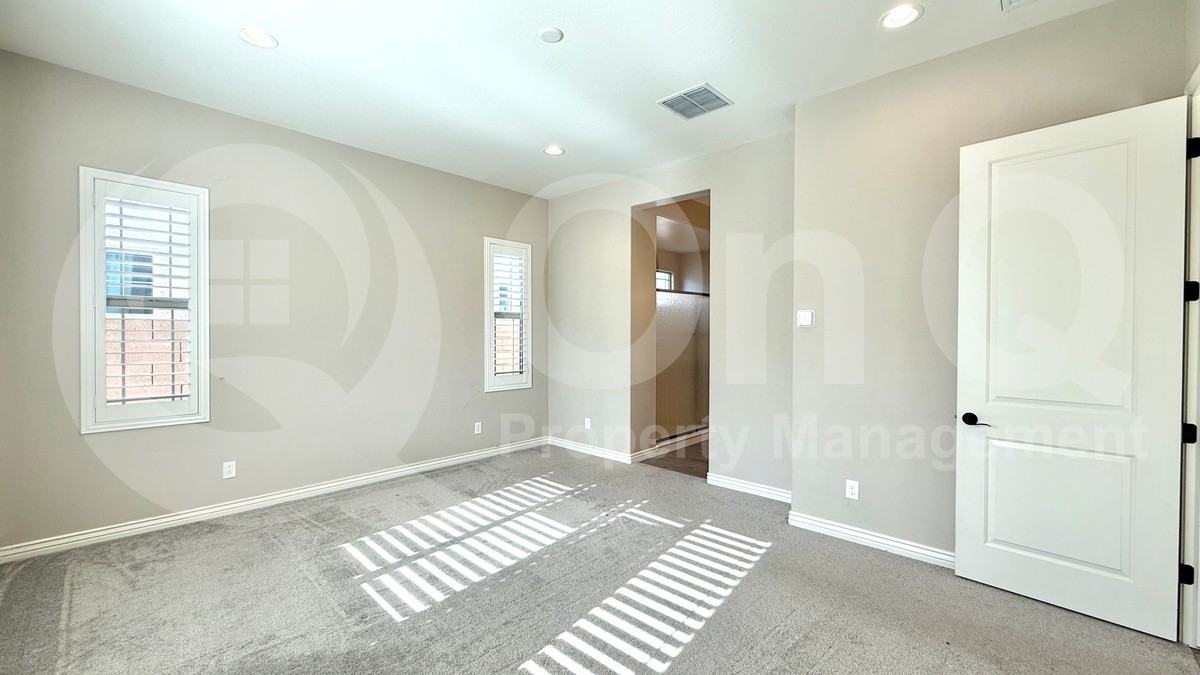 3507 E Robin Ln - Photo 5 of 12