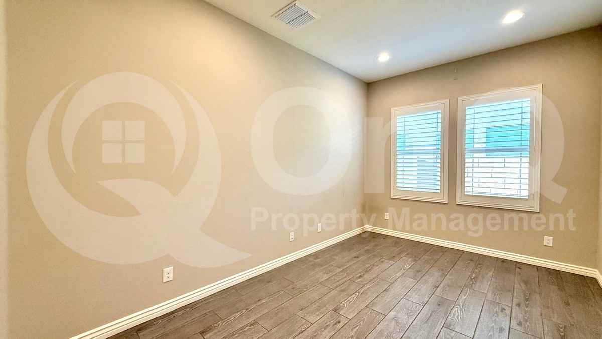 3507 E Robin Ln - Photo 7 of 12