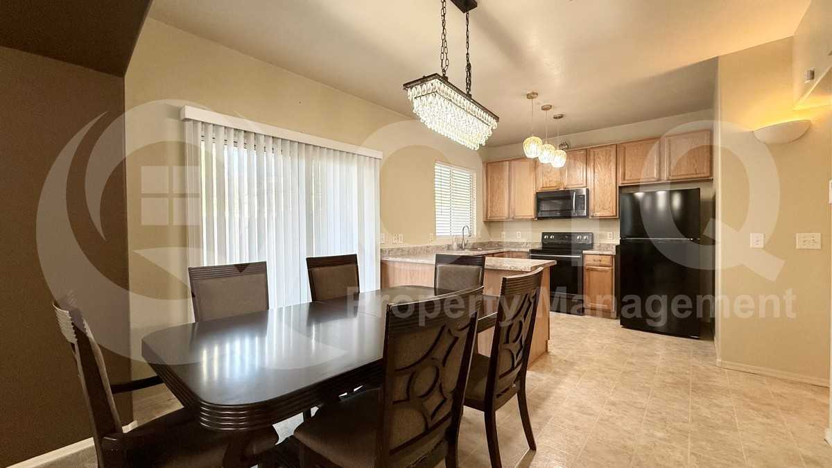 4170 E Sheffield Ave - Photo 4 of 21