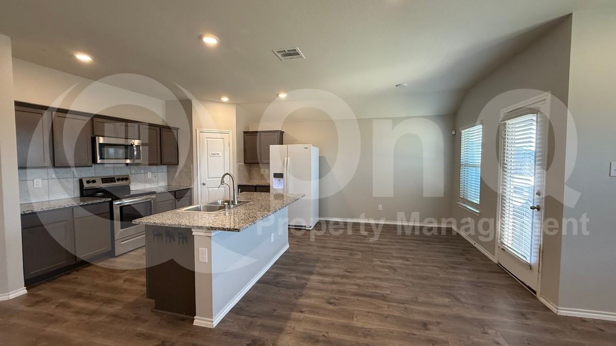 802 Turnbuckle Ct - Photo 4 of 17