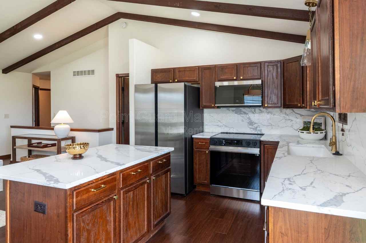 724 S Bristol Cir #11 - Photo 4 of 34