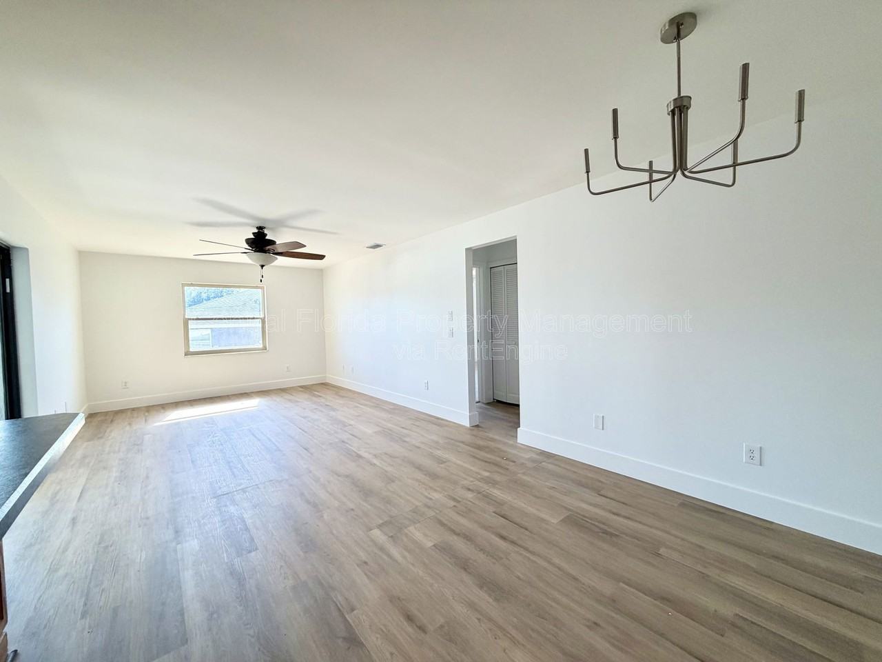 947 N Atmore Cir - Photo 4 of 29