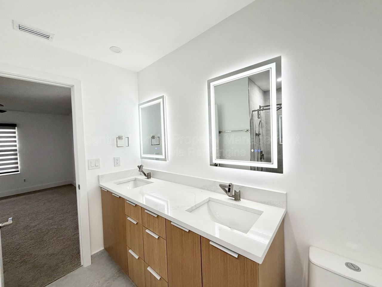 947 N Atmore Cir - Photo 5 of 29