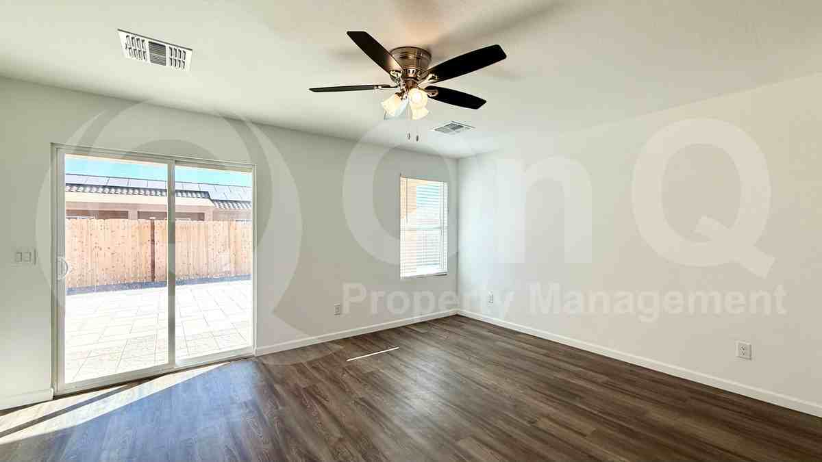 14515 S Vera Cruz Rd - Photo 5 of 18