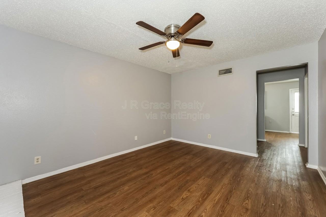 5927 Shadydell Dr - Photo 3 of 15