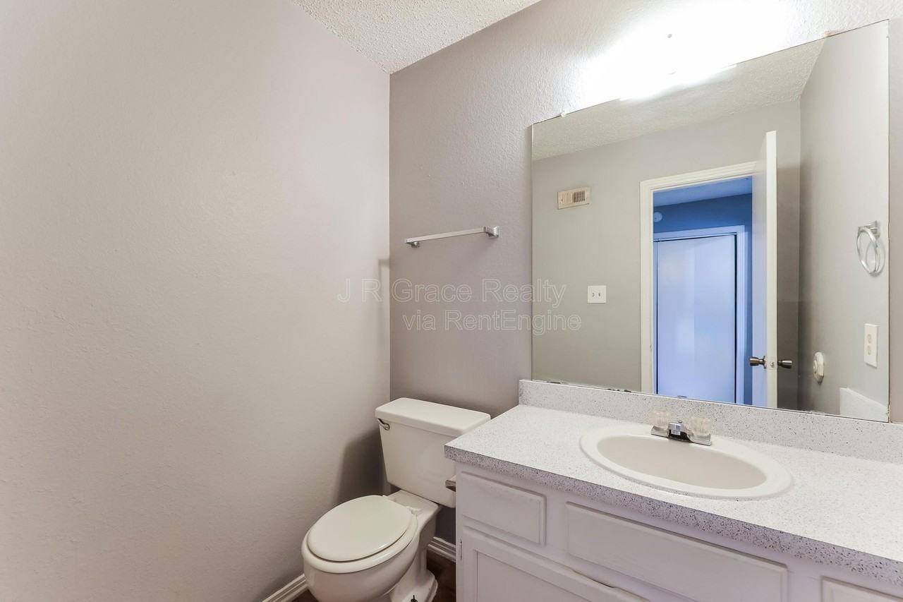 5927 Shadydell Dr - Photo 4 of 15