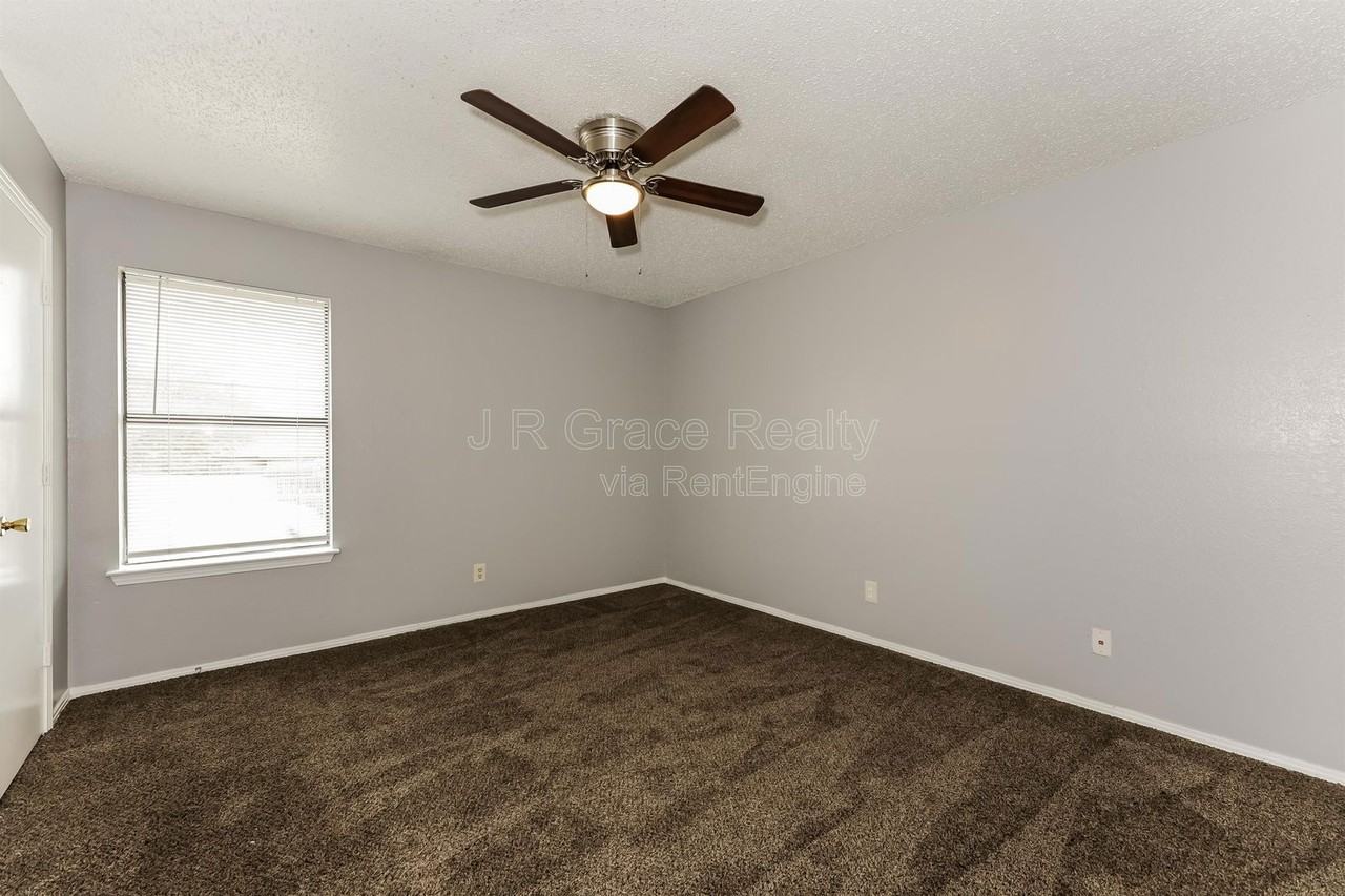 5927 Shadydell Dr - Photo 6 of 15