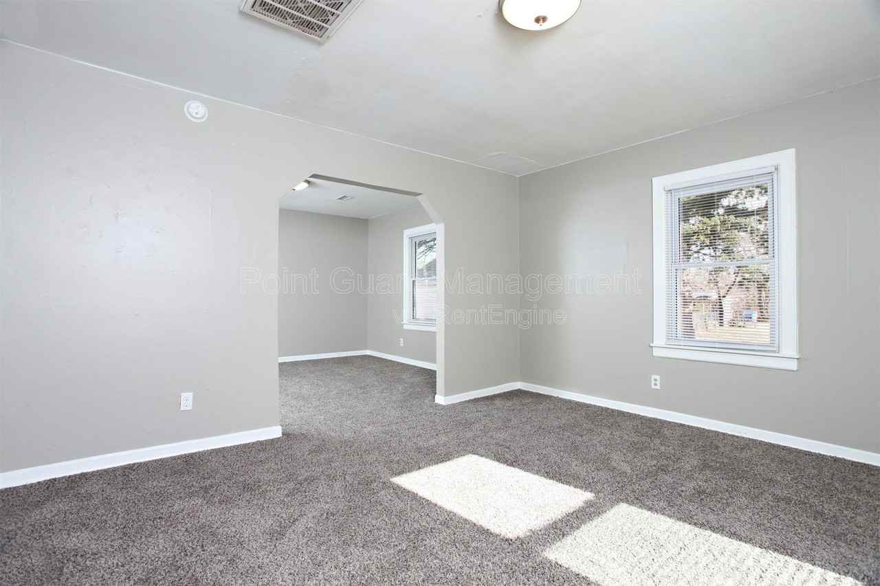 2006 S Emporia Ave - Photo 3 of 9