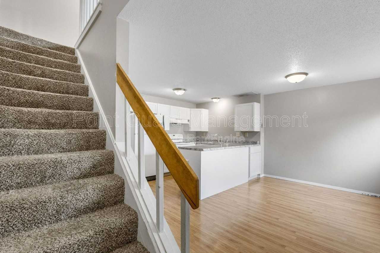 1824 S Cleveland Ave - Photo 2 of 32