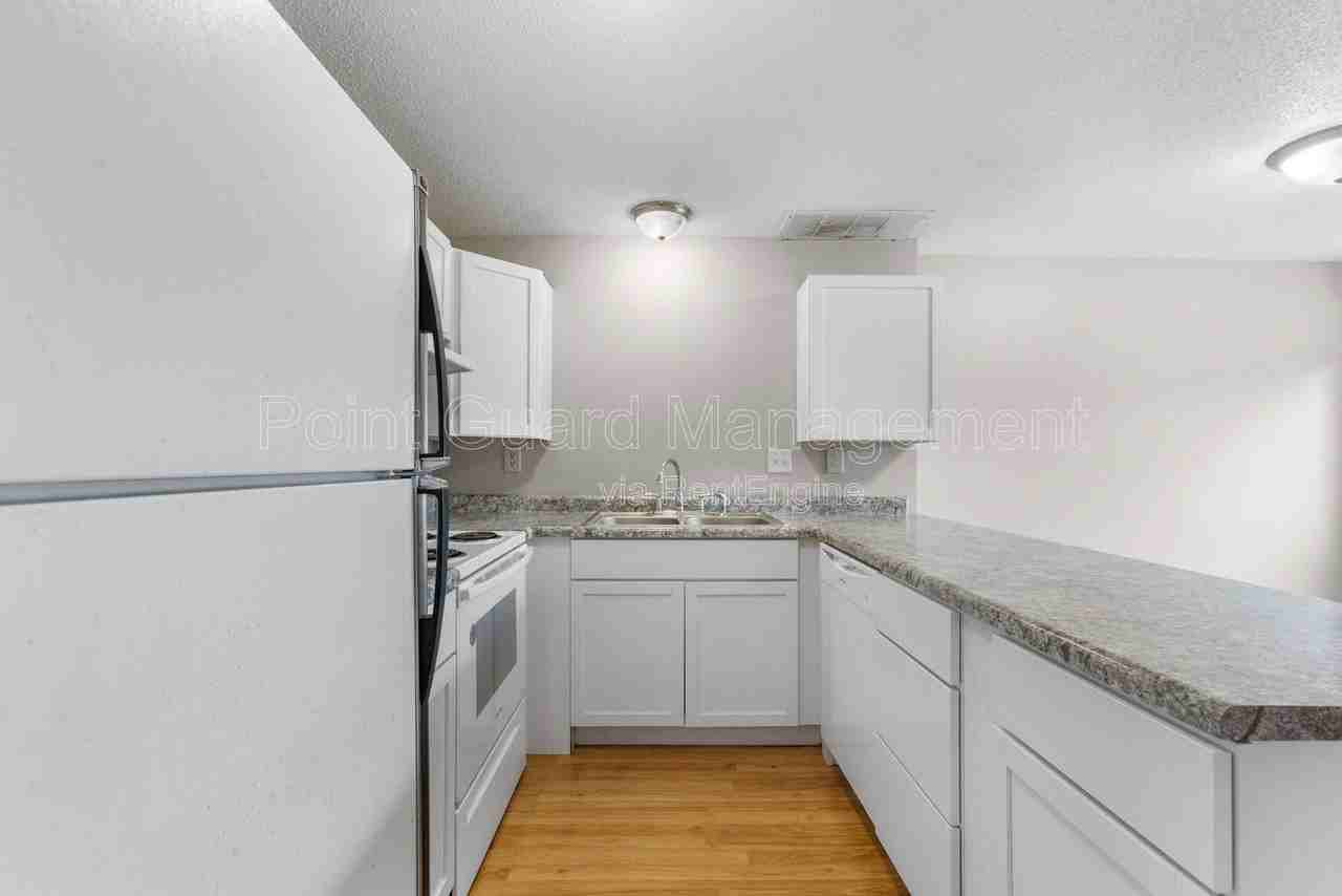 1824 S Cleveland Ave - Photo 6 of 32