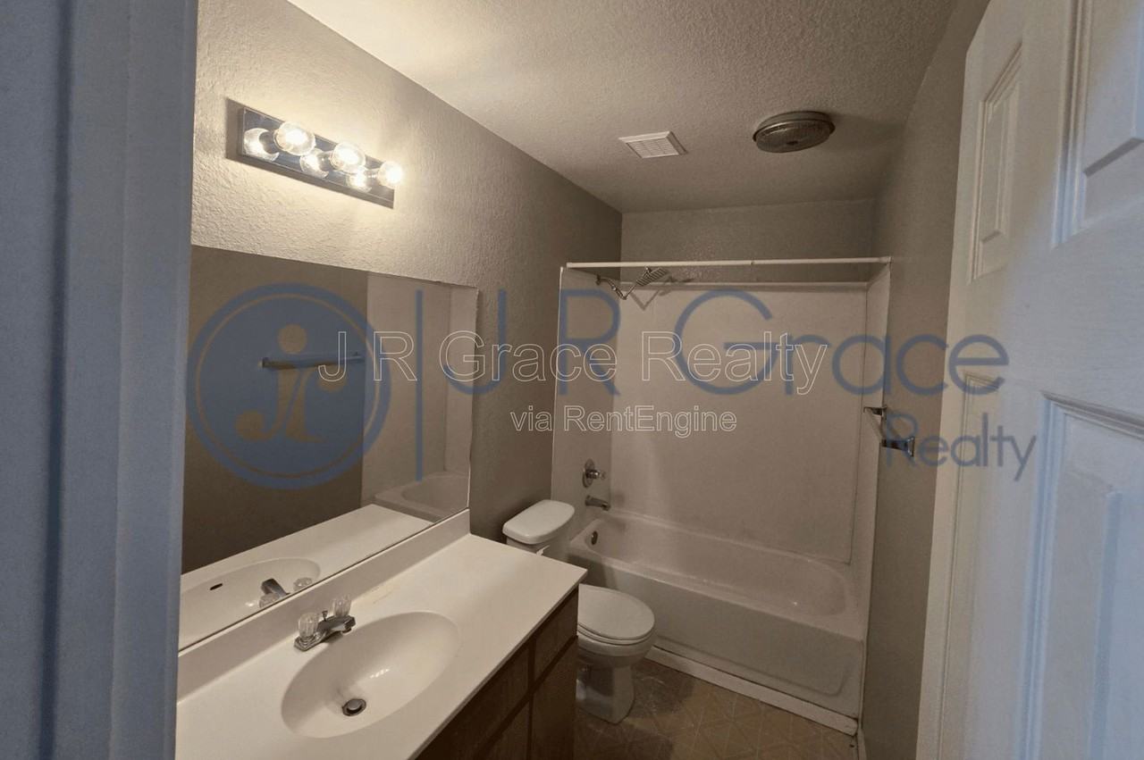 1306 Dugger Cir - Photo 6 of 7