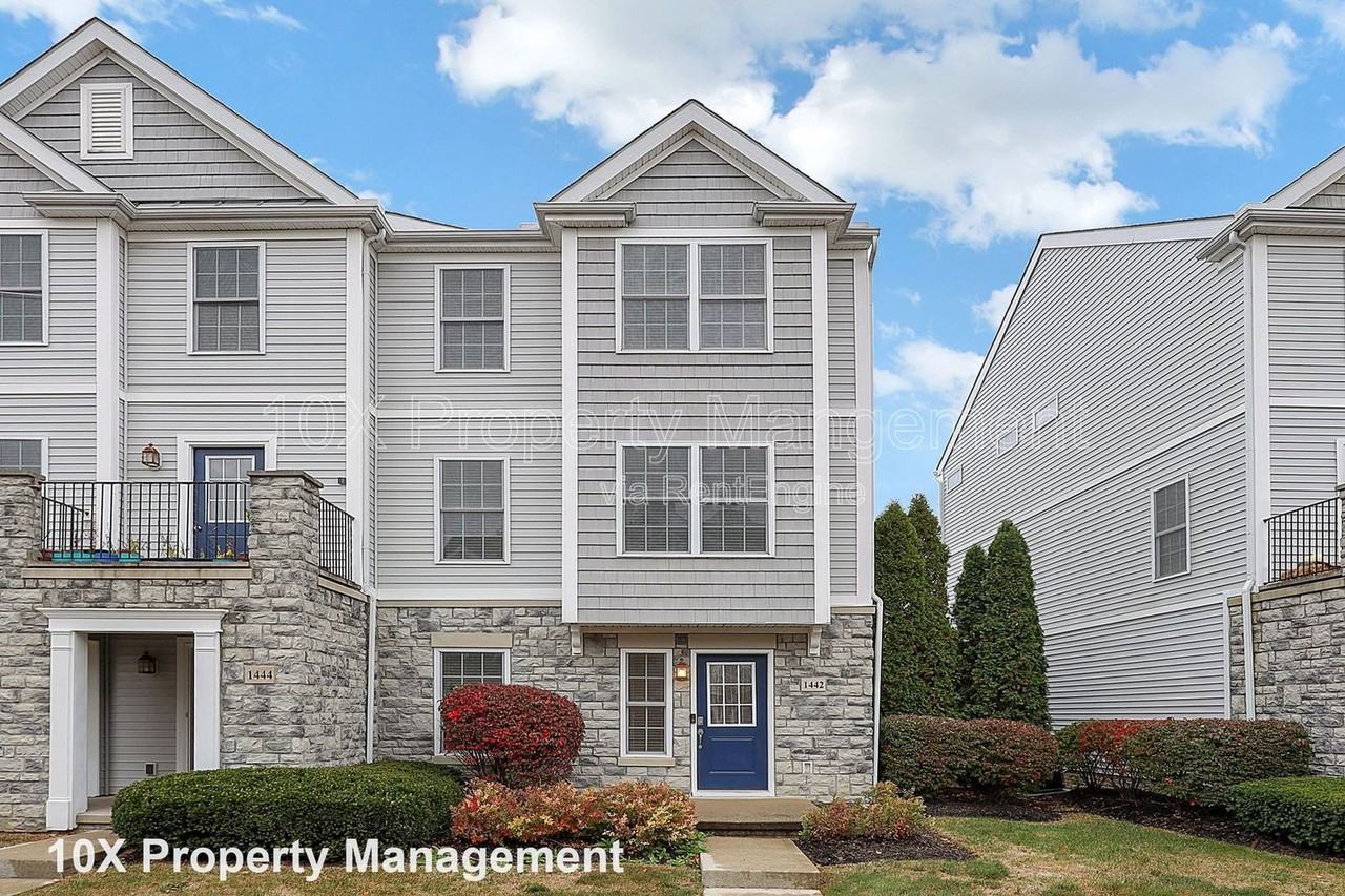 1442 Bloomington Blvd - Photo 3 of 35