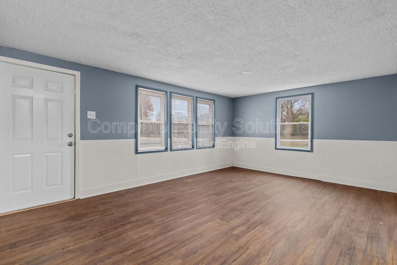 465 S Dade Ave - Photo 2 of 28