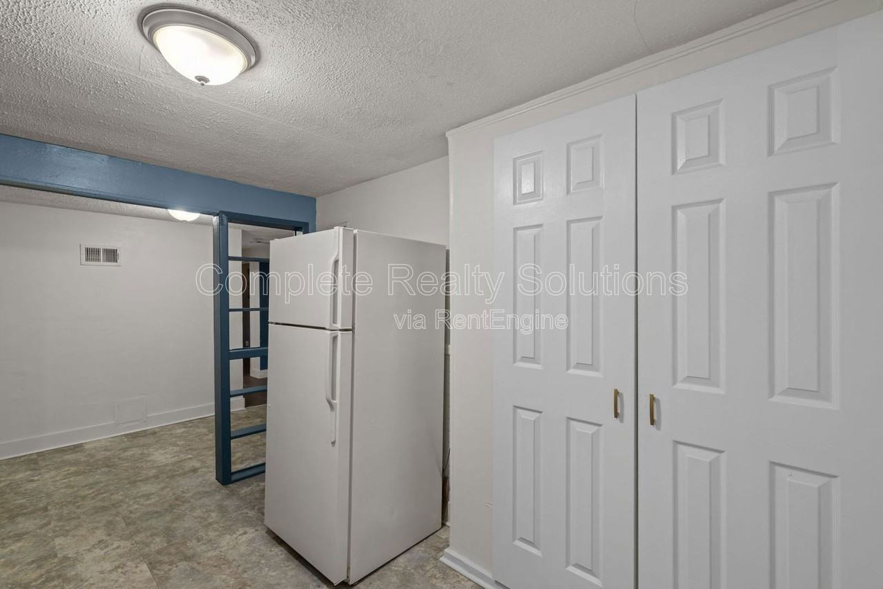 465 S Dade Ave - Photo 7 of 28