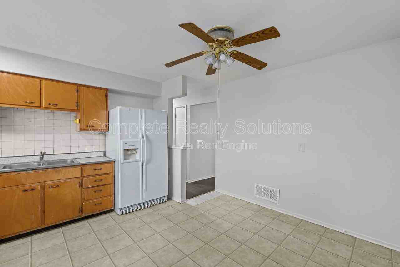 11809 Bridgevale Ave - Photo 3 of 26