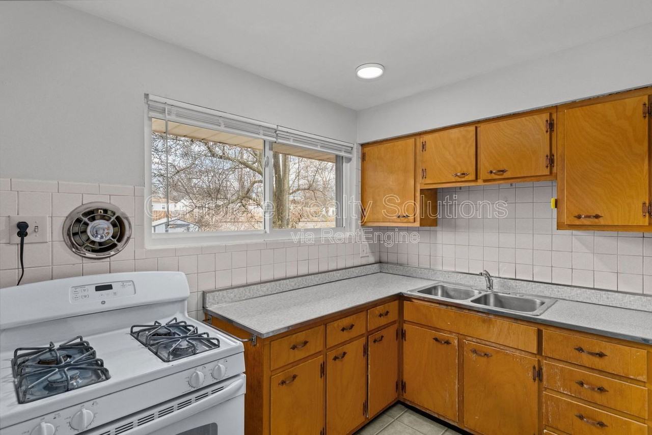 11809 Bridgevale Ave - Photo 5 of 26